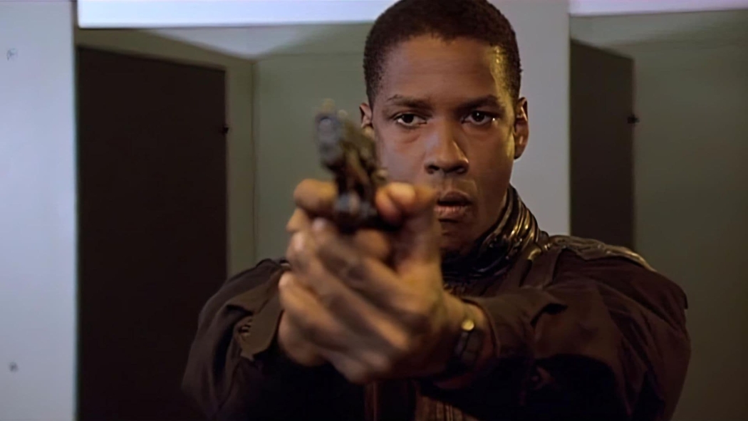 Kraliçe ve Ülkem Adına (1988) izle