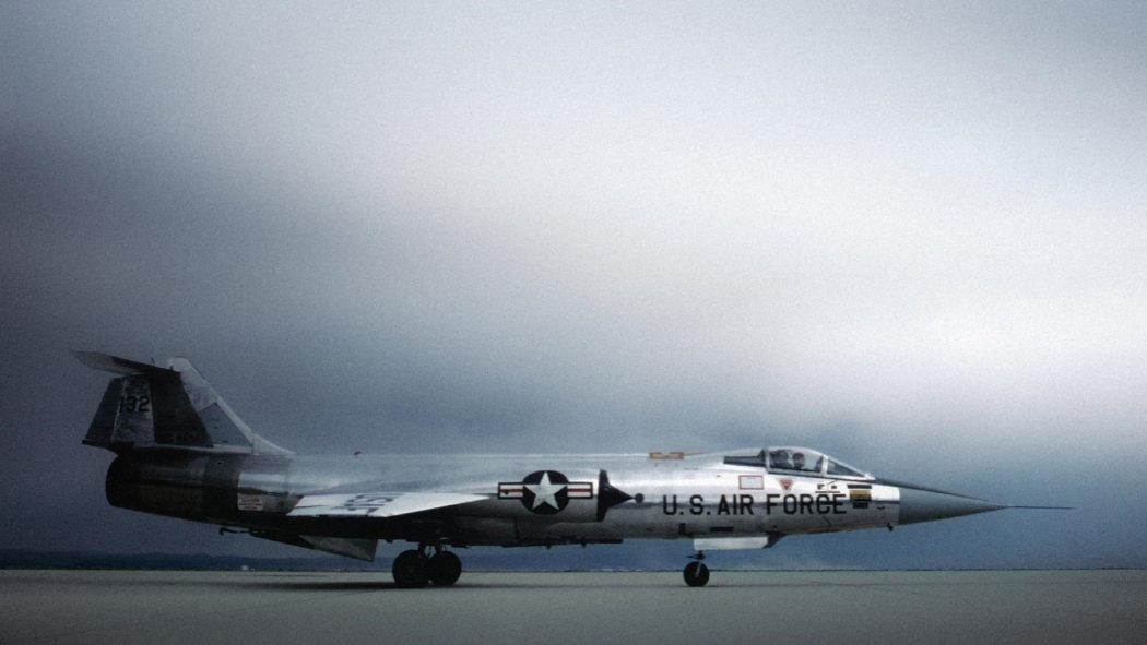 Boşluktaki Kahramanlar (1983) izle